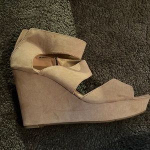 strappy wedged heel